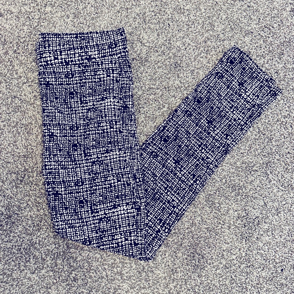 Bar III black + white leggings